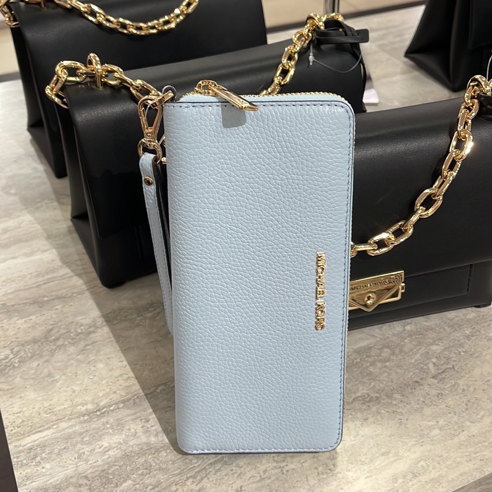 MICHAEL KORS LARGE TRAVEL CONTINENTAL WRISTLET WALLET PHONEHOLDER 
Vista Blue